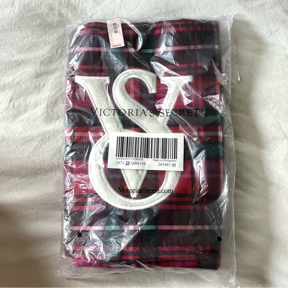 NWT - Victoria's Secret Plaid Tote Bag - Red and Green - Picture 4 of 6